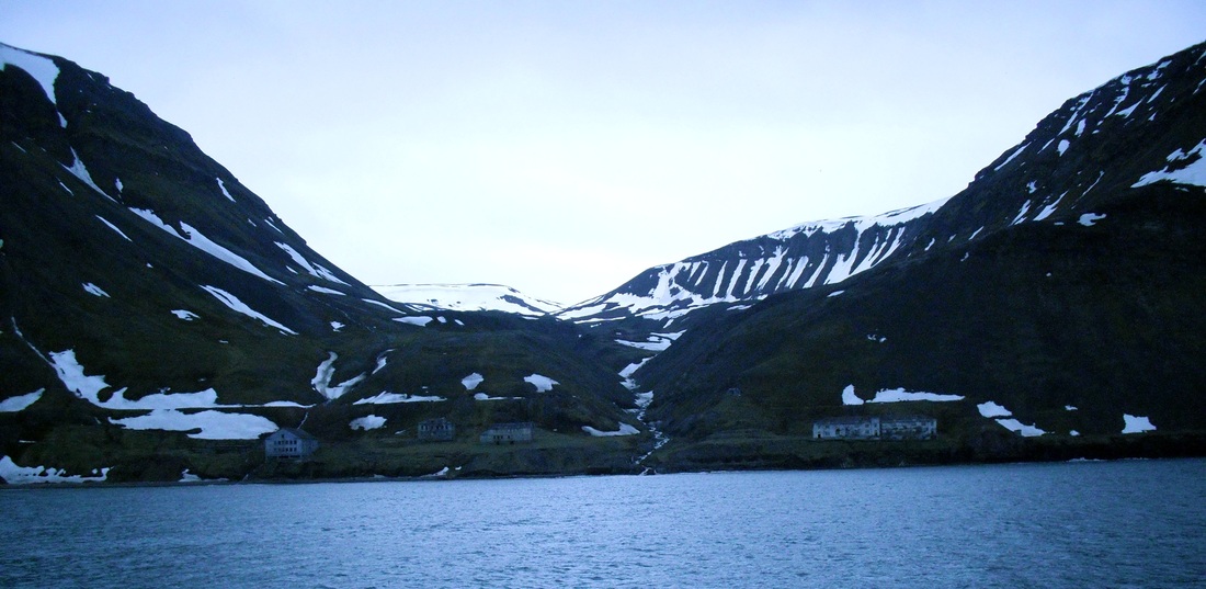 Grummant settlement seen from the water